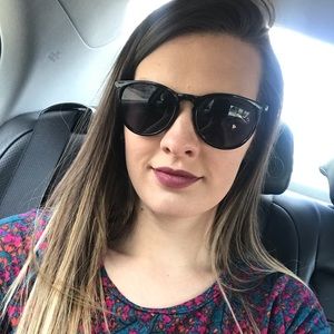Meet your Posher, April